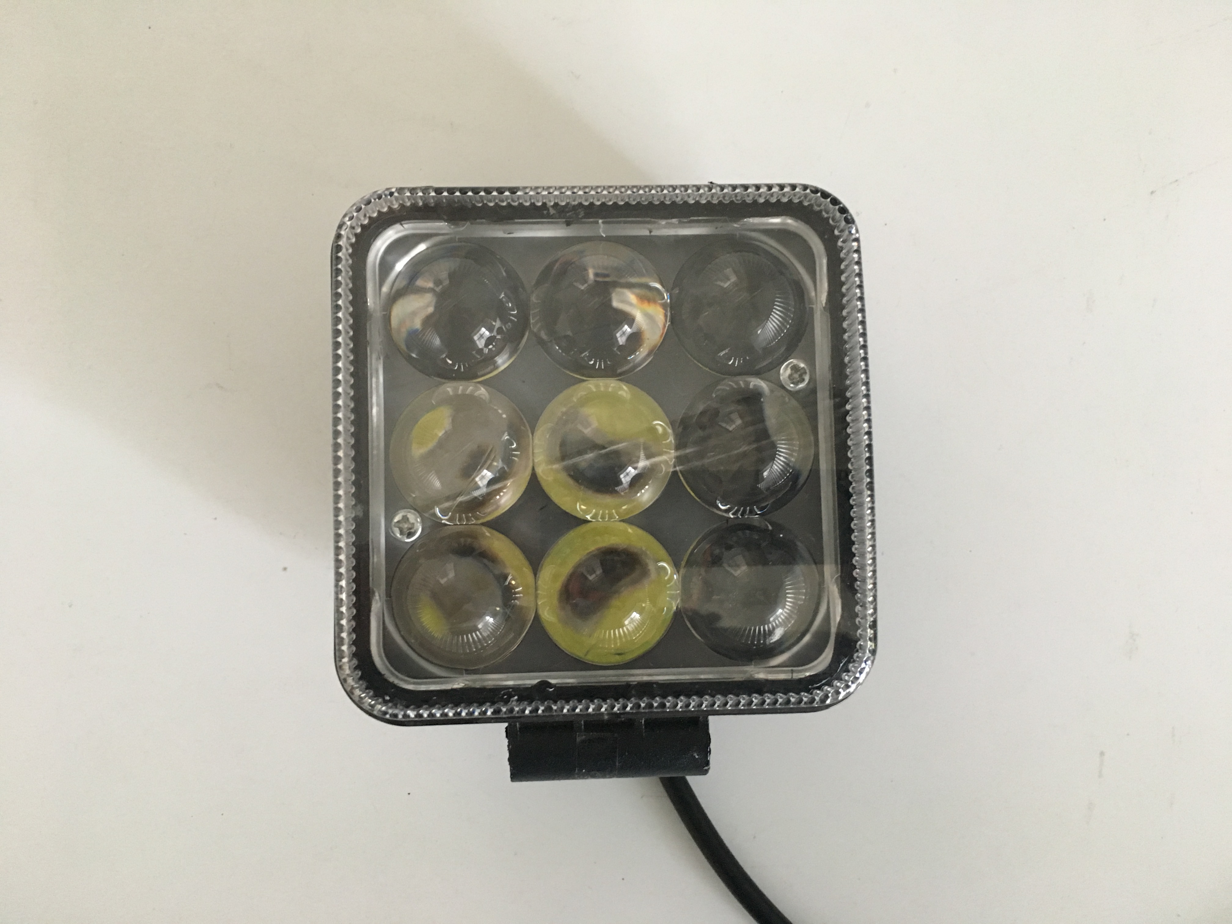 Luzes de nevoeiro LED de alta potência de 3000lm-3x mais brilhante que os halogênios com vida útil de 50.000 horas.