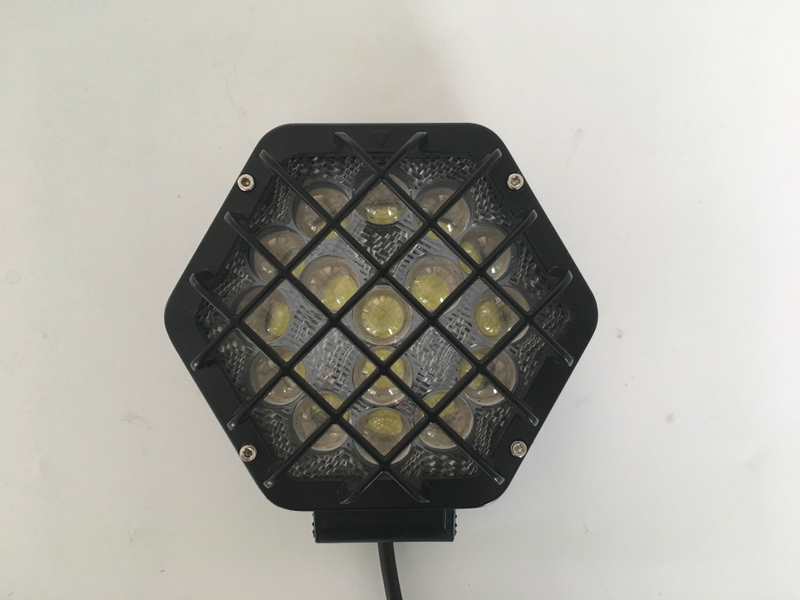 A tempestade do deserto levou luzes de nevoeiro -IP68 selado contra areia, para SUVs do Oriente Médio.