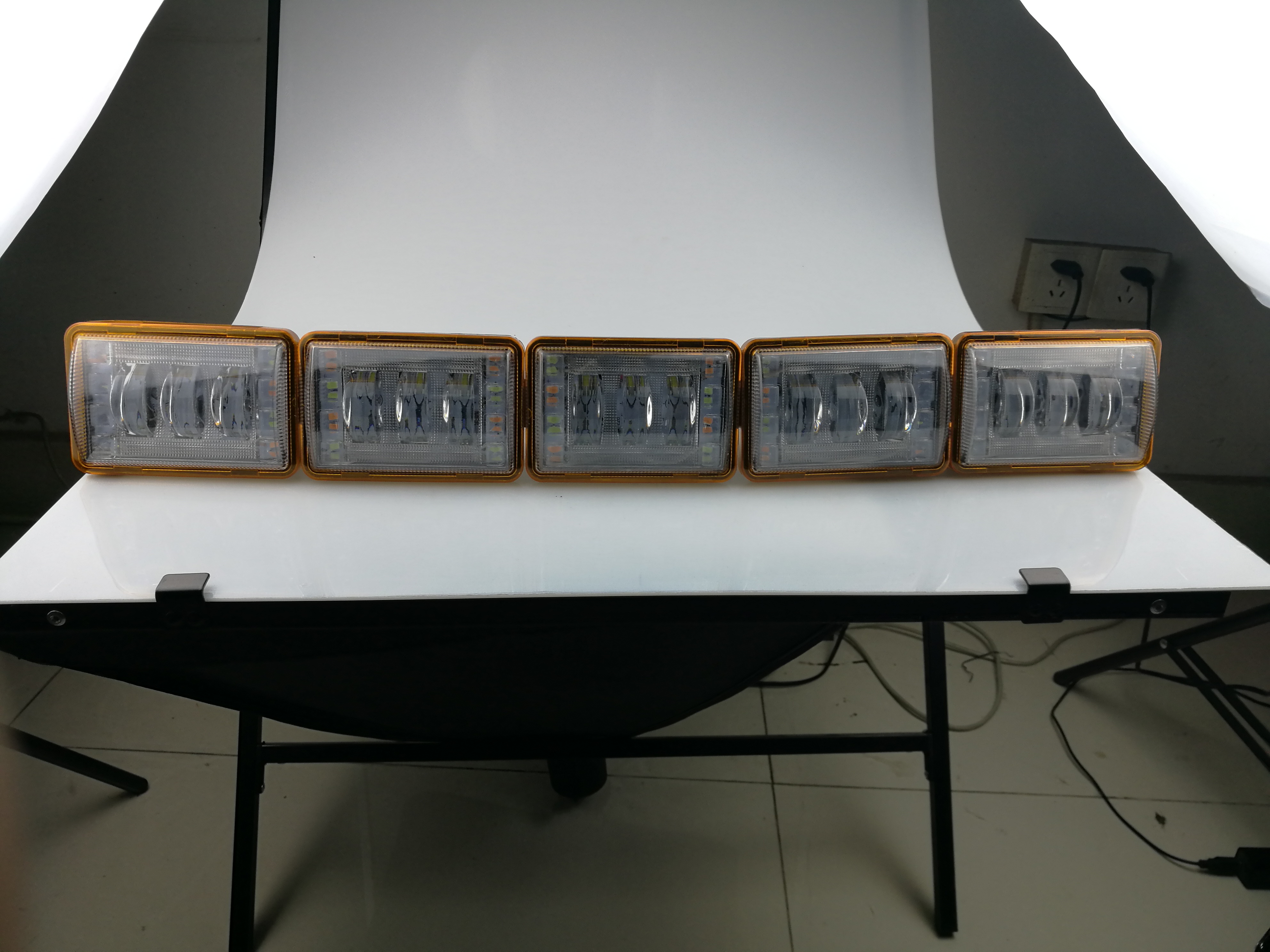 Luzes de nevoeiro LED de 12/24V de serviço pesado - para tratores russos e empilhadeiras.