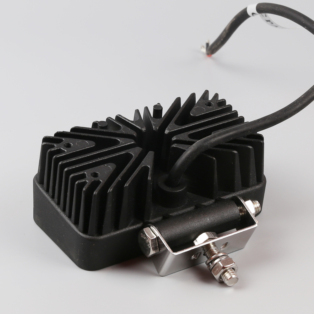  Lâmpadas de nevoeiro LED branco-lente PC com padrão de feixe anti-Glare, e-mark certificado para estradas européias.