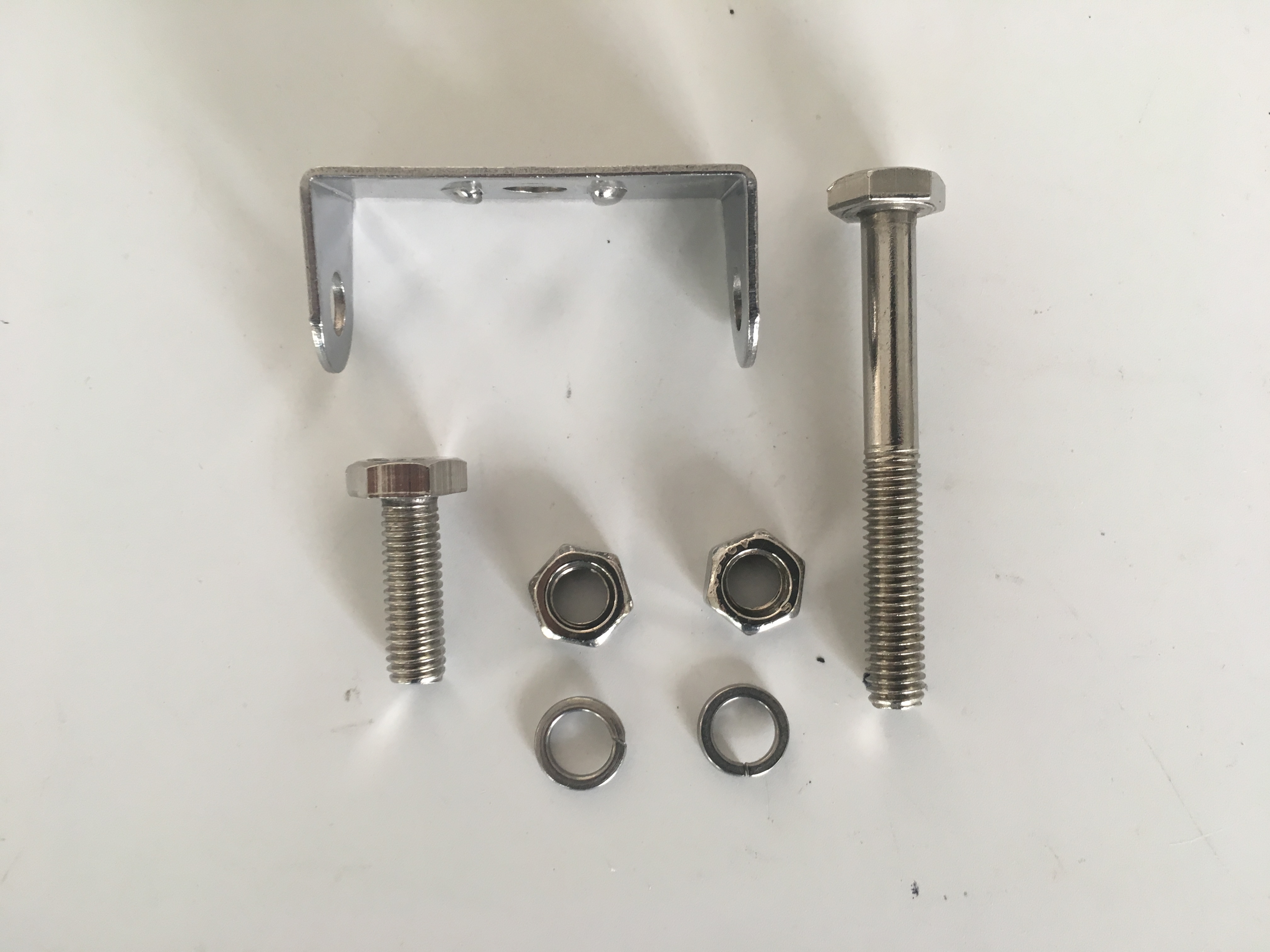  Lâmpadas de nevoeiro LED branco-lente PC com padrão de feixe anti-Glare, e-mark certificado para estradas européias.