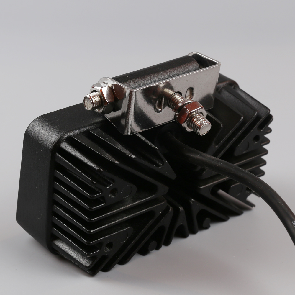 Luzes de nevoeiro de alta potência de 3000lm-3x mais brilhantes que os halogênios com vida útil de 50.000 horas.