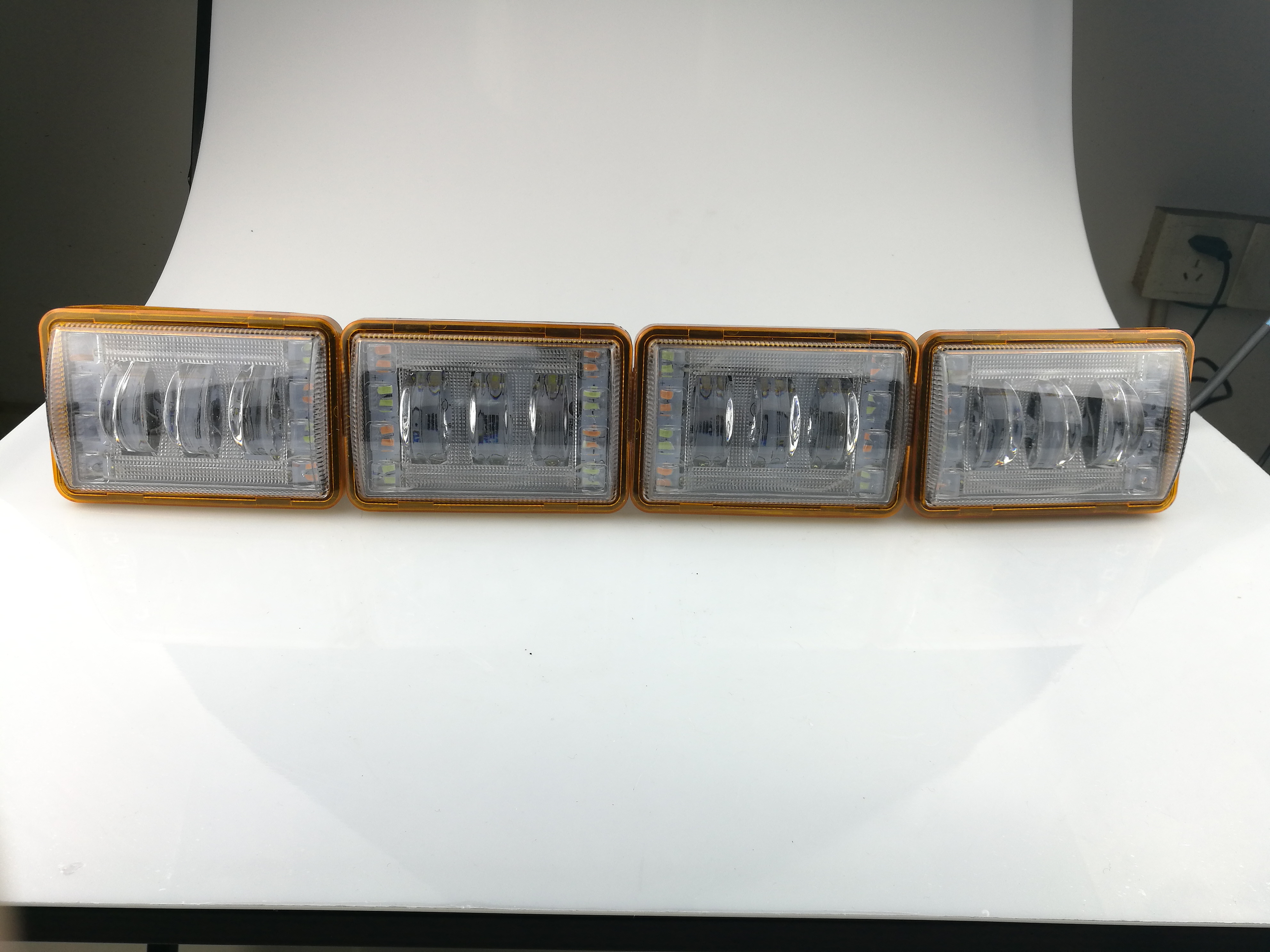 Luzes de nevoeiro LED de 12/24V de serviço pesado - para tratores russos e empilhadeiras.